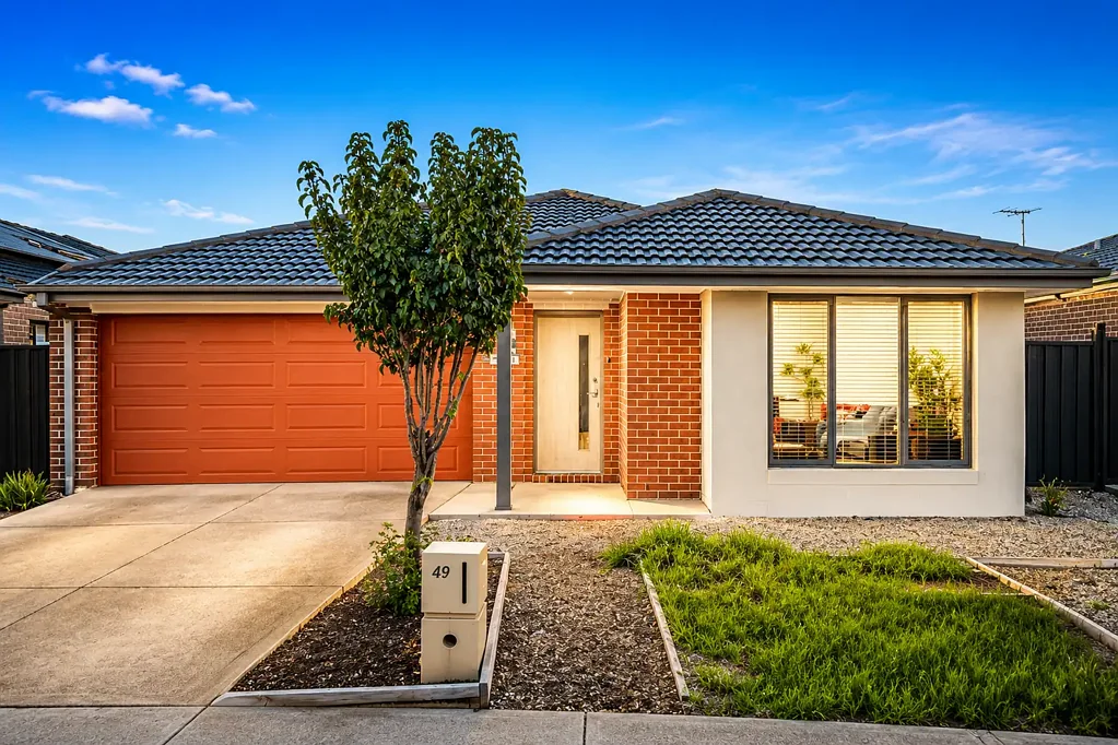 Spacious 4-Bedroom Family Home with Multiple Living Zones