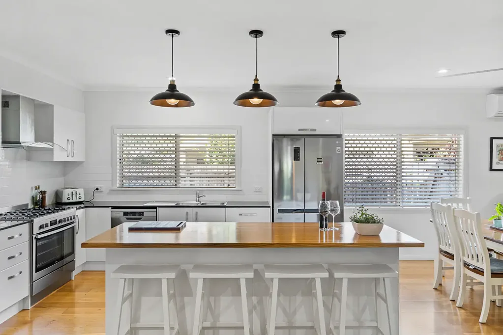 Clifton Beach 4部屋 Beautifully presented beachside home on private 973m² block.