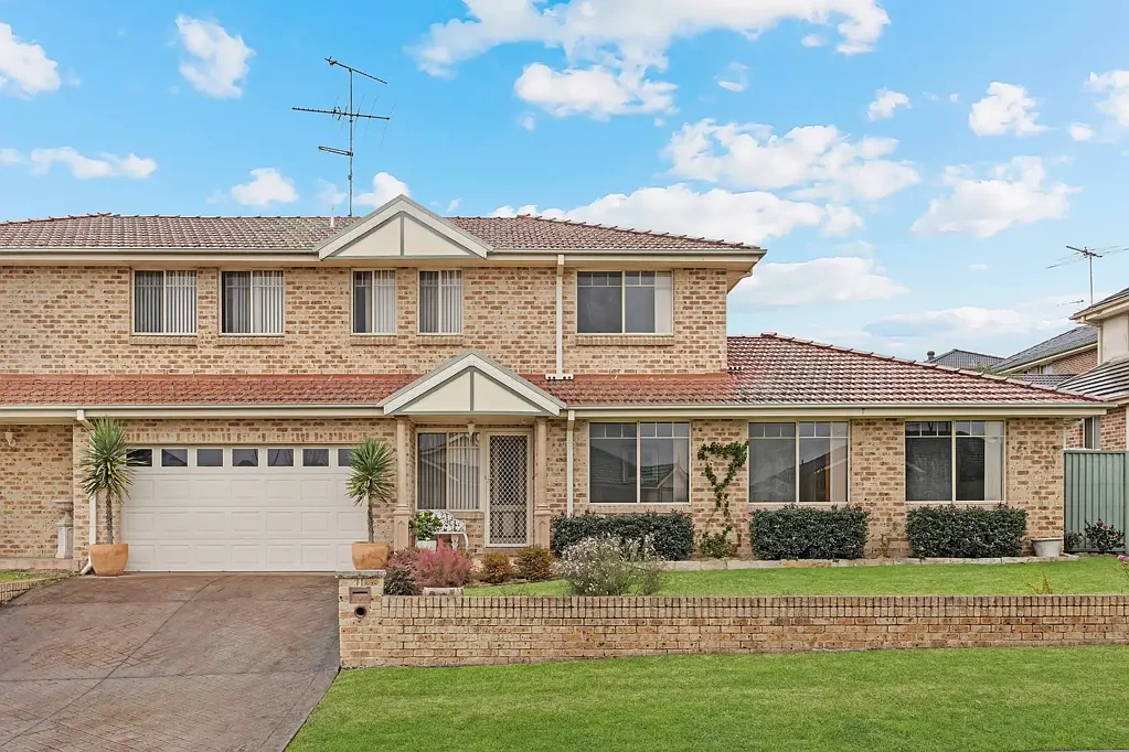 Free-standing family- friendly House in a Convenient Location