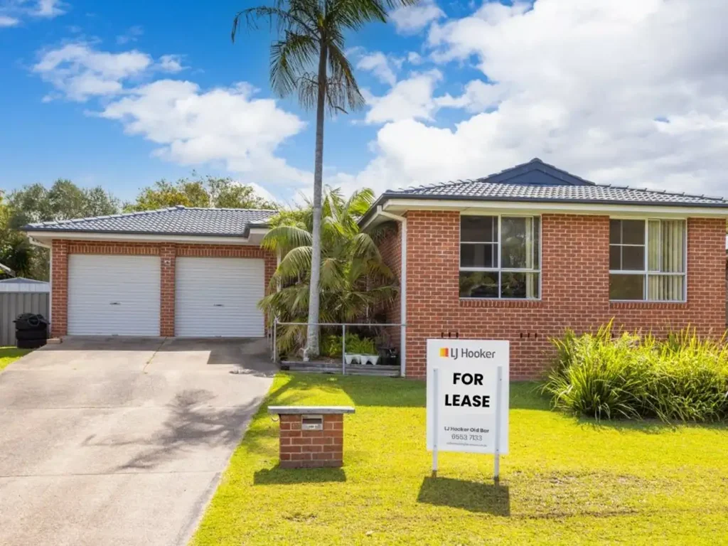 Inviting 3 Bedroom Home with Fresh Modern Interior.
