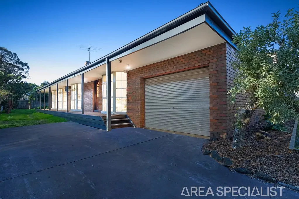 Mornington 4房 简介：家庭尺寸地块上的海滨绿洲 The Brief: Seaside Oasis on a Family-Sized Block