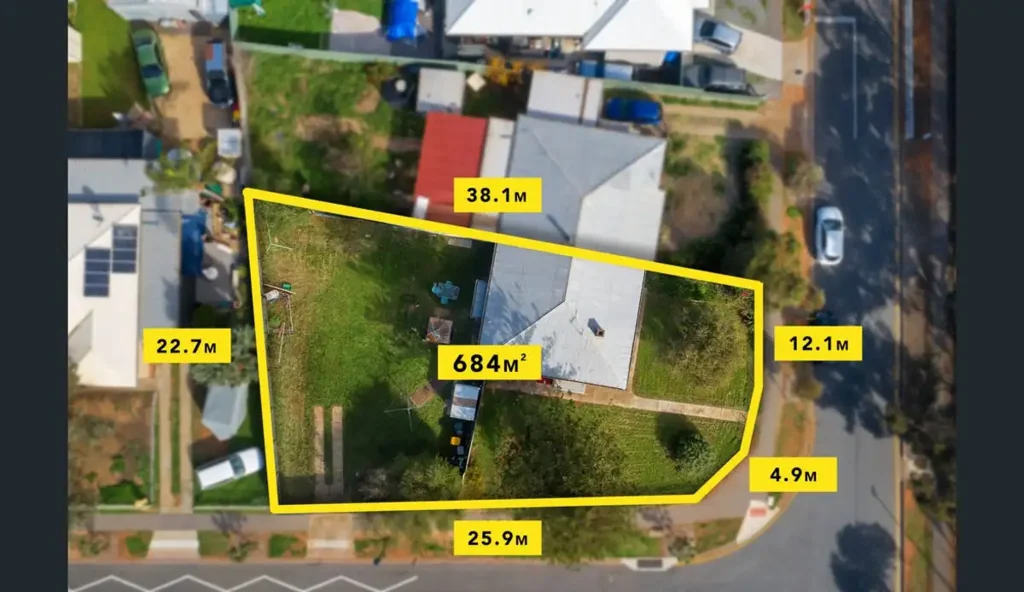 Elizabeth Park 3Habitaciones Corner Duplex Opportunity Opposite School – Secure Income & Development Potential (STCC)