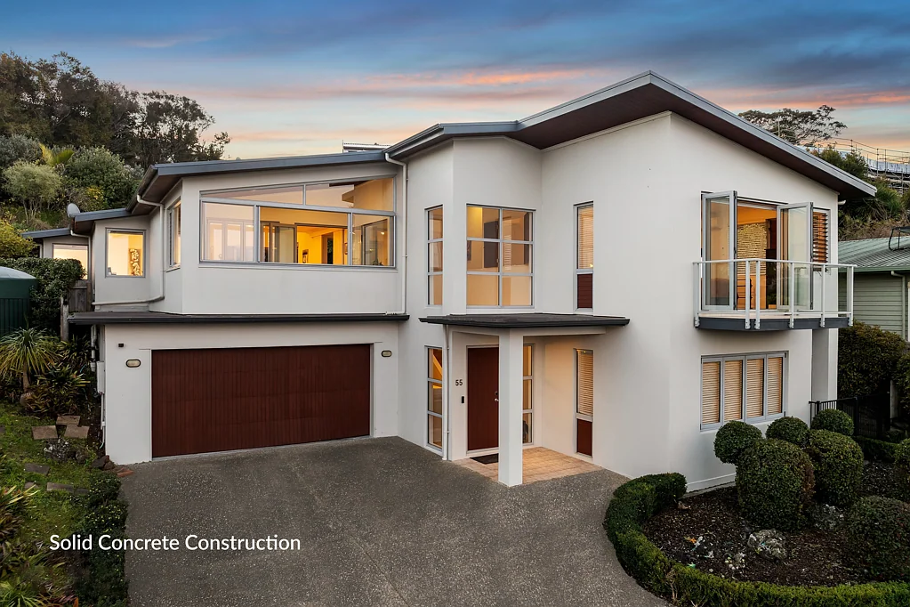 Hobsonville 4房 静卧幽静街区 雄踞优质地段 生活设施即刻抵达 梦想生活在此实现 Solid Concrete Family Home with Sea Views!