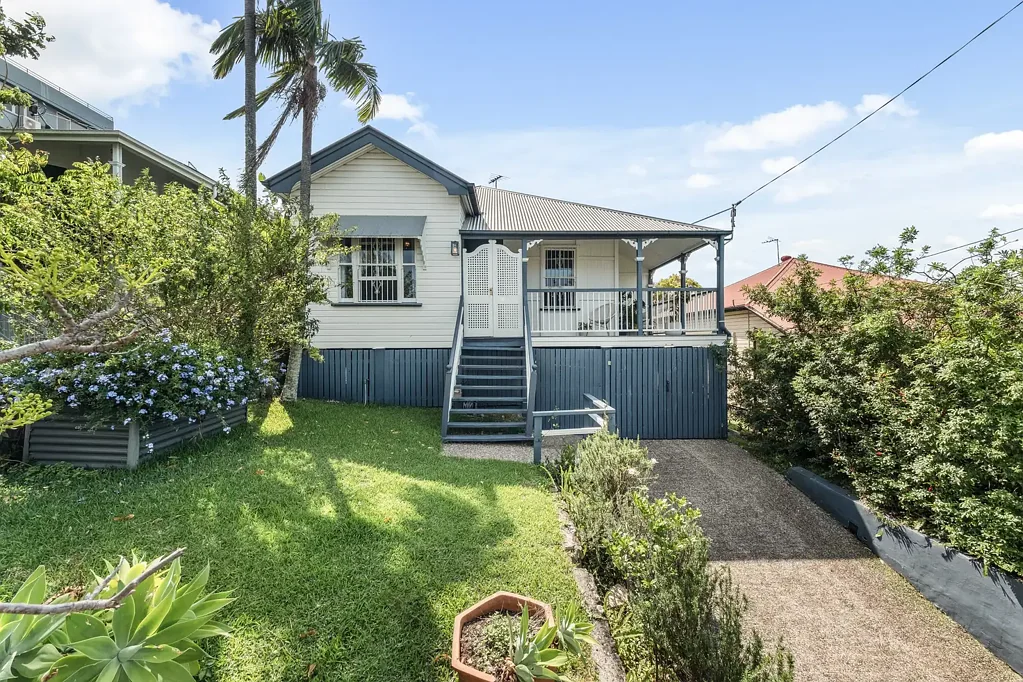 East Brisbane 3ਬੈੱਡਰੂਮ The Perfect Starter in Elevated Convenient Location!