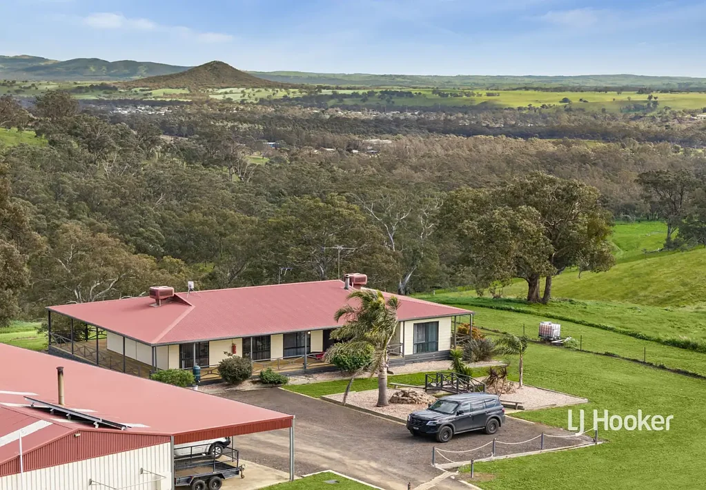 Broadford 4房  27-Acre Hobby Farm and Lifestyle Property: Panoramic Views and Exceptional Shedd