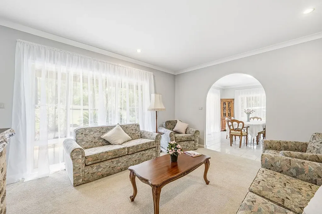 Bonny Hills 4房  Expansive Home on Peaceful Acreage, Minutes from the Beach