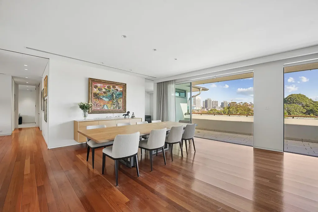Bellevue Hill 3 Bedroom Sprawling Top Floor Apartment With City Views In Boutique Development