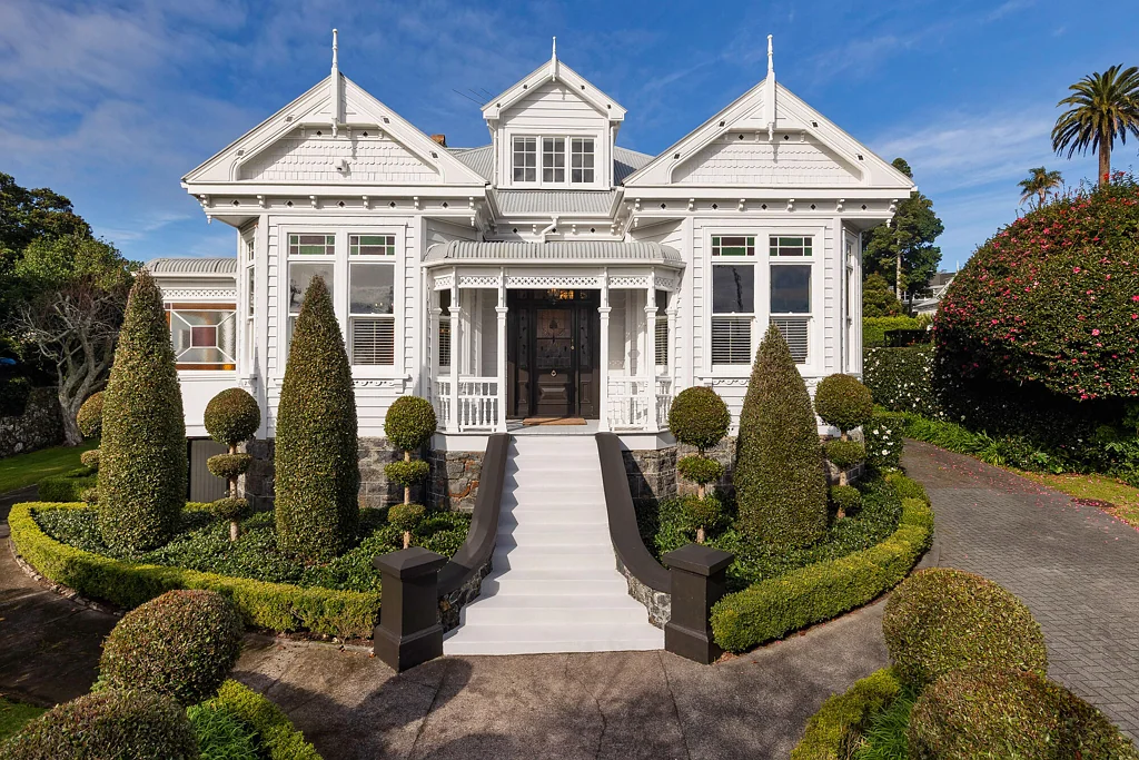 Mount Albert 5Moenga A Landmark of Distinction