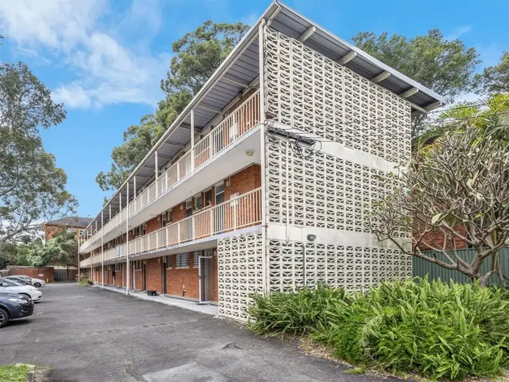 BEAUTIFUL RENOVATED STUDIO APARTMENT