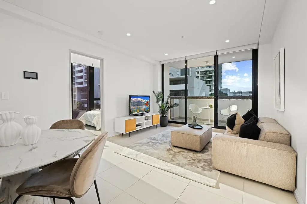 Modern Parkside Apartment with Resort-Style Facilities in the Heart of Mascot