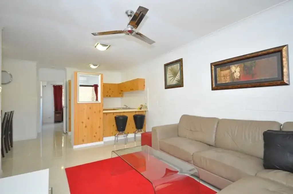 Manunda 1 Bedroom Low-Maintenance Living with Pool, Patio & Parking