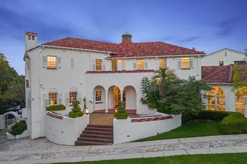 Killara 5ห้องนอน "Lynton Manor": Landmark estate in Killara's most coveted east-side enclave
