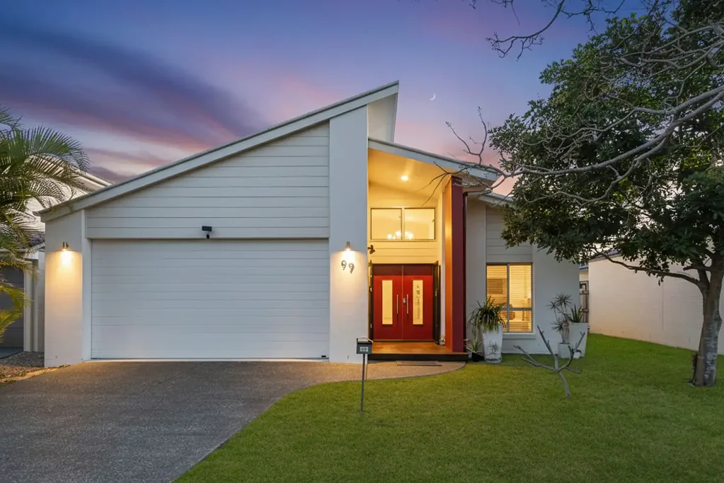 Murarrie 4房  A MODERN ARCHITECTURALLY DESIGNED LOWSET WITH STUNNING VIEWS IN A SUPERB LOCATION