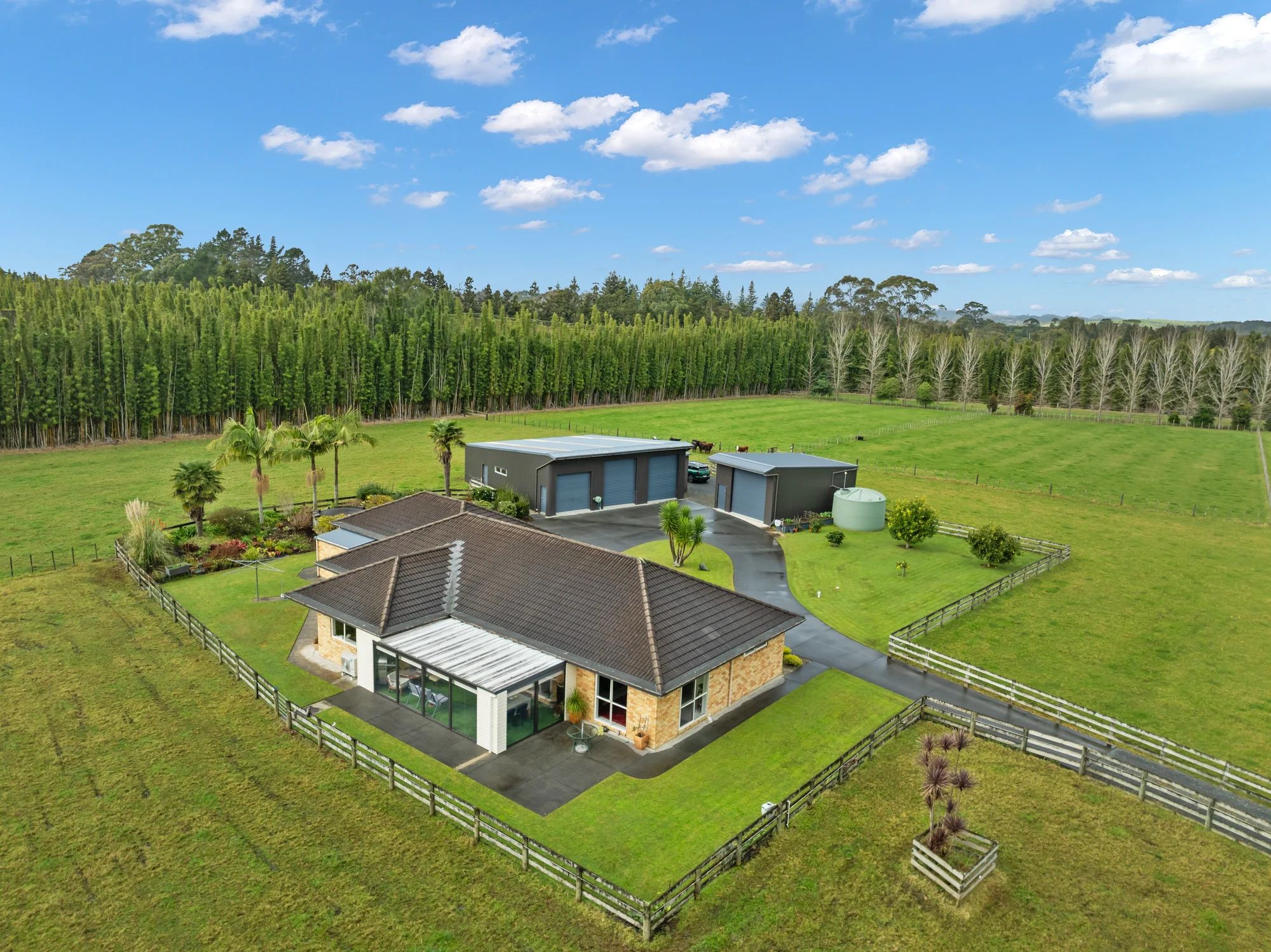 Kerikeri Surrounds 4Zimmer Picturesque Lifestyle Property with Land & Sheds