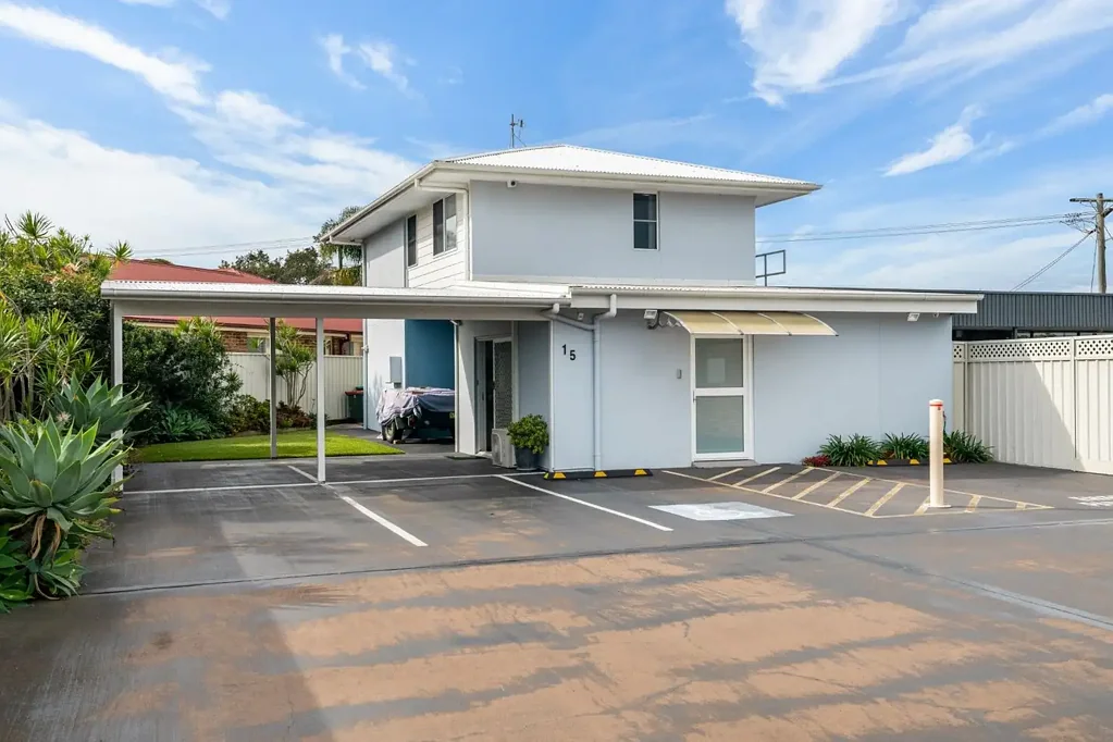 Killarney Vale 3कमरा Exceptional Investment Opportunity in a Prime Location. Suitable for both Business and Residential Uses.