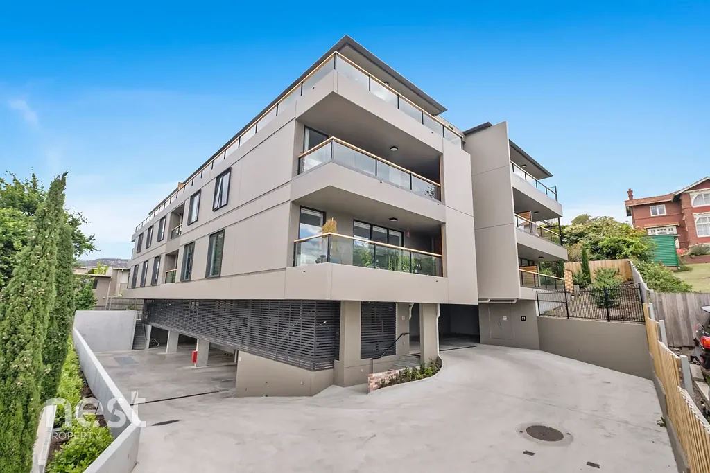 Battery Point 1 Bedroom Perfect Unit Living.