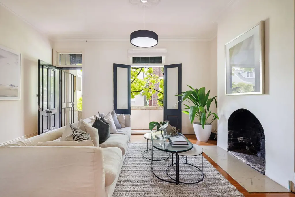 Sandstone 6.8m-wide terrace in prized one-way street