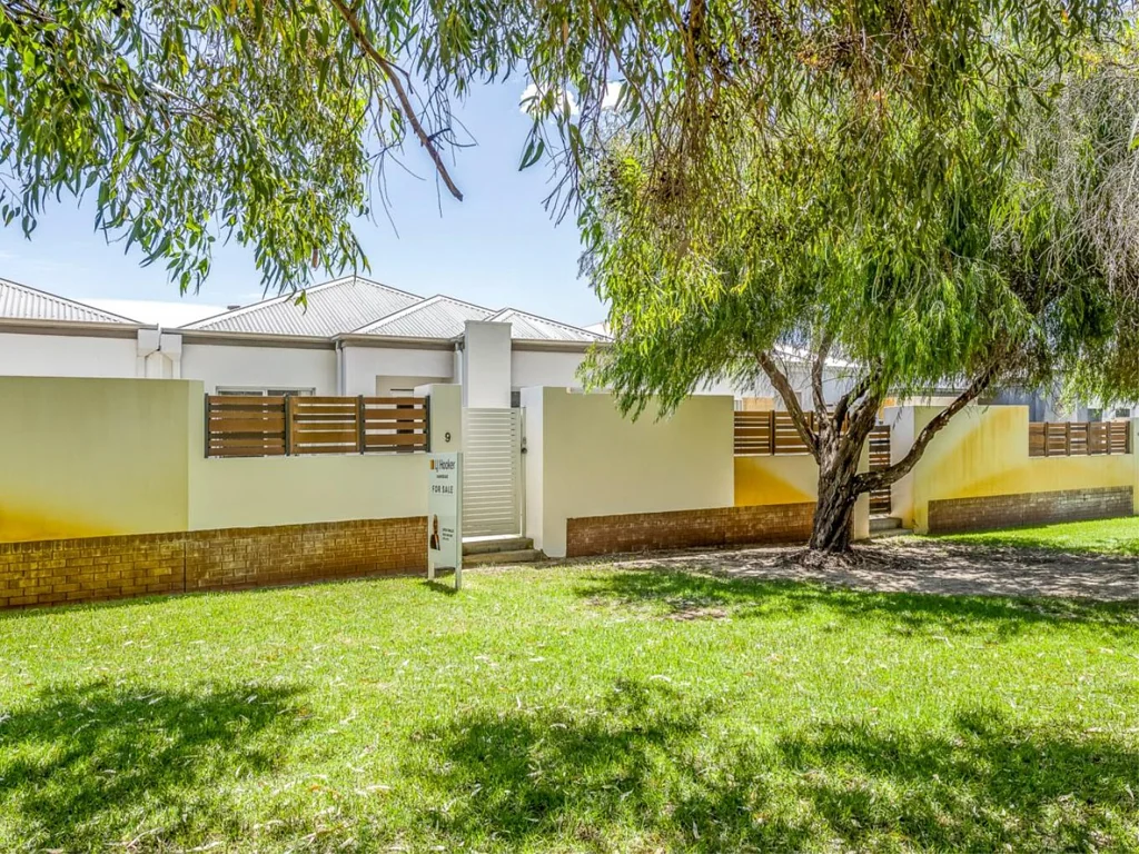 Alkimos 3 Bedroom FRONT DOOR ACCESS FROM AXBRIDGE PARK!