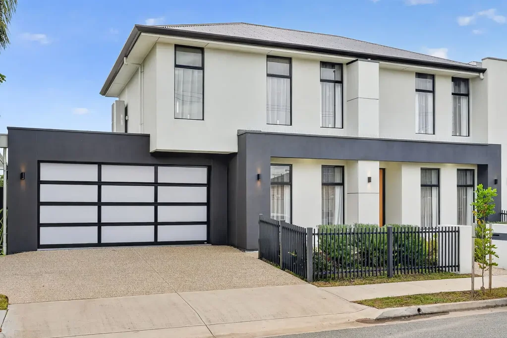 Fulham Gardens 4ห้องนอน Coastal Luxury With Feature-Packed Family Appeal