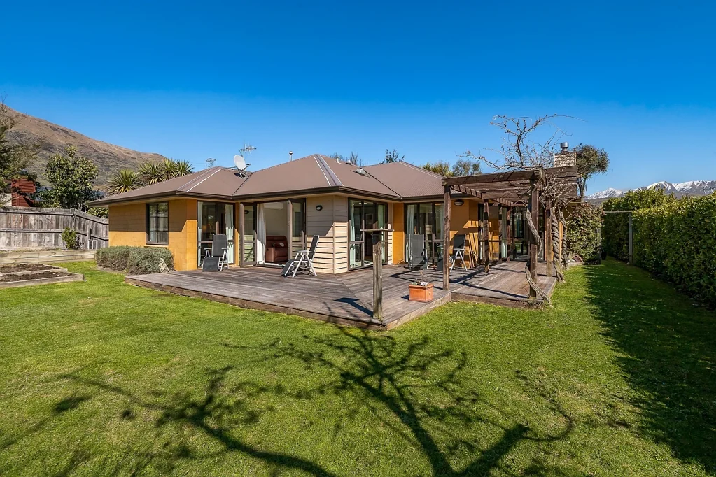 Lake Hayes Estate 4 Bedroom Tucked Away with Space to Enjoy the Sunshine