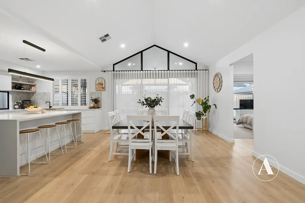 Piara Waters 4房  SIMPLY STUNNING! 4 BED + 2 BATH + THEATRE + ACTIVITY