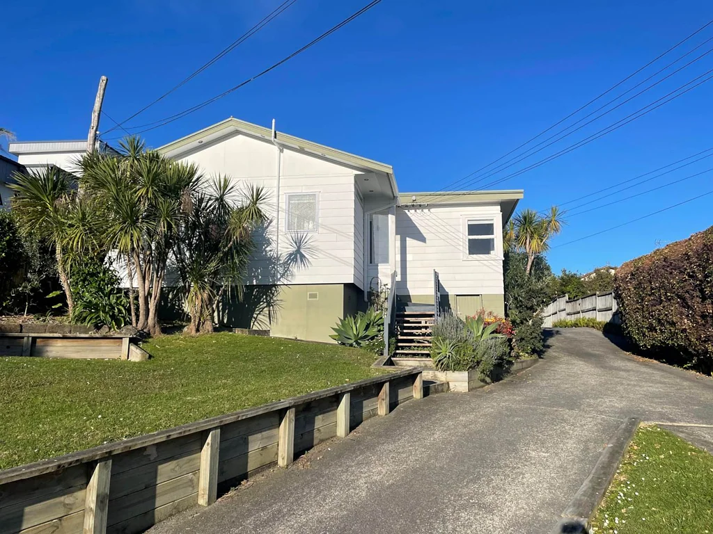 Fabulous Location, 3 Bedroom + Study Home