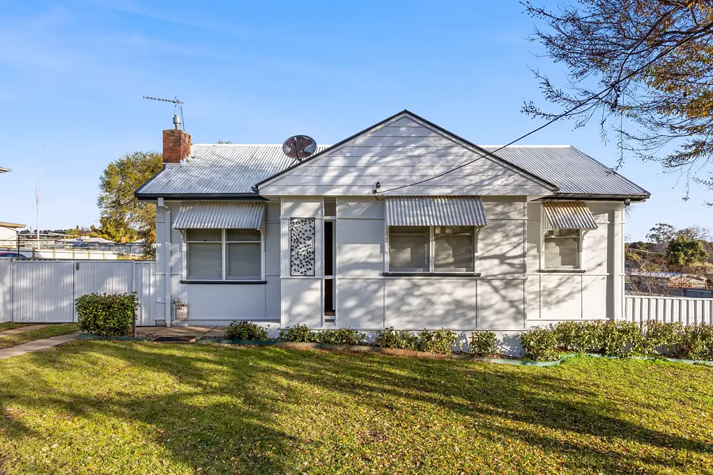 Charming Modernised Home!!