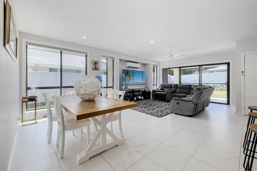 Dunbogan 4chambre Reduced to sell! Ready to move in!