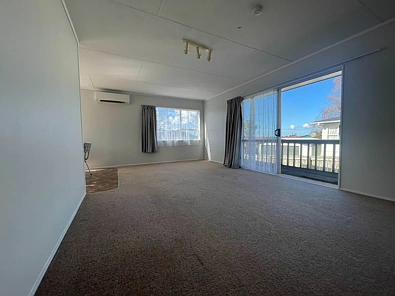 Newly decorated 3 bedroom family home