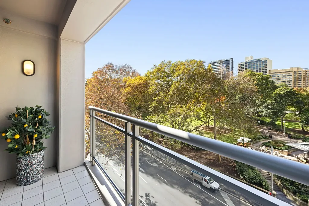 Sydney 2બેડરૂમ Cherished and Impeccably Kept Residence Overlooking Hyde Park