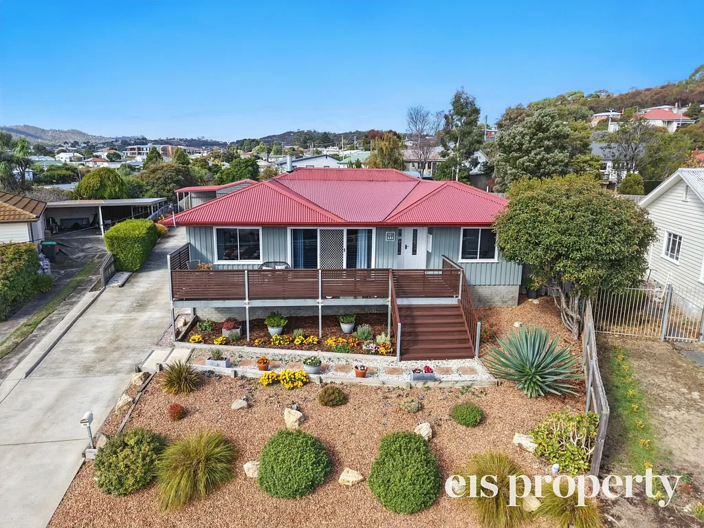 Spacious Family Home In Prime Location - Room For Everyone!