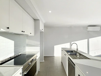 92 Vearings Road, Wollert, VIC 3750, 3 Bedrooms, 2 Bathrooms, Townhouse