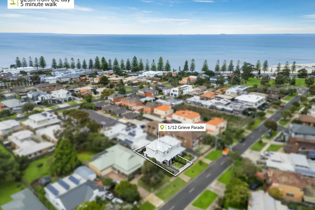 Altona 3 Slaapkamer Coastal Living, Built for Entertaining -Steps to Altona Beach