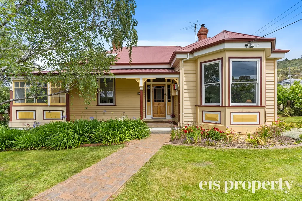 10 Nelumie Street, Lindisfarne, TAS 7015