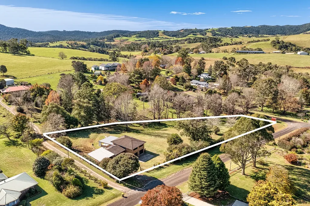 Dorrigo 5房  Family-Sized Living with Space to Work, Play and Entertain on 1.68acres