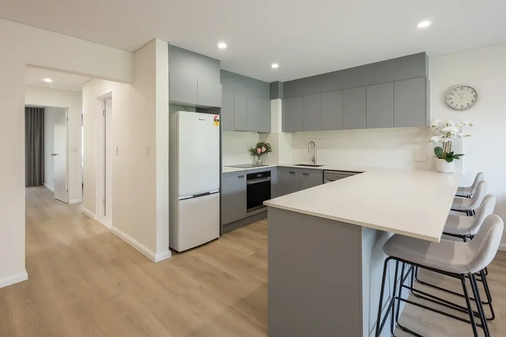Modern Comfort Meets Coastal Charm - Furnished Broadbeach Gem