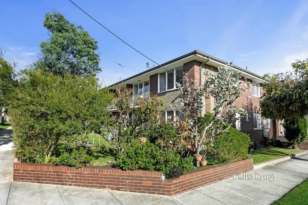 FRESH AND BRIGHT TWO BEDROOM APARTMENT