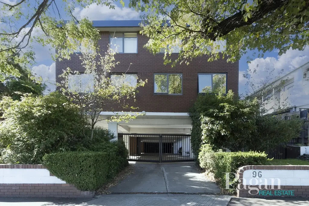 FULLY RENOVATE RETRO STYLE APARTMENT