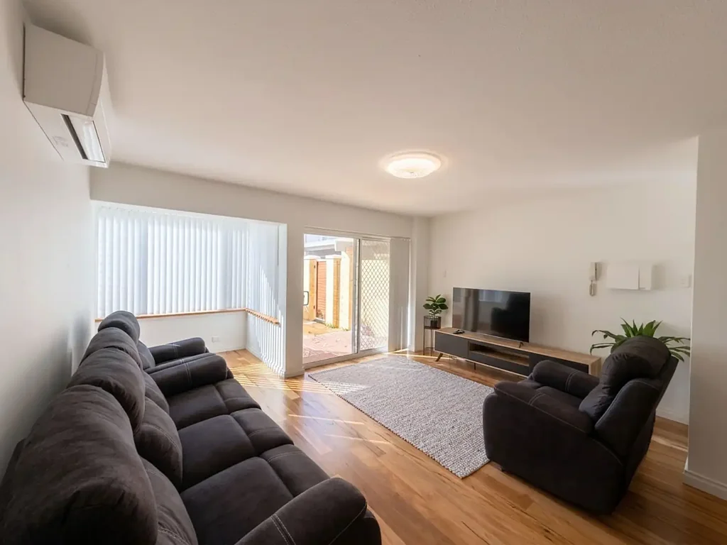 Furnished Ground Floor Apartment with Spacious Exclusive Courtyard – $1,200 per Week For Rent