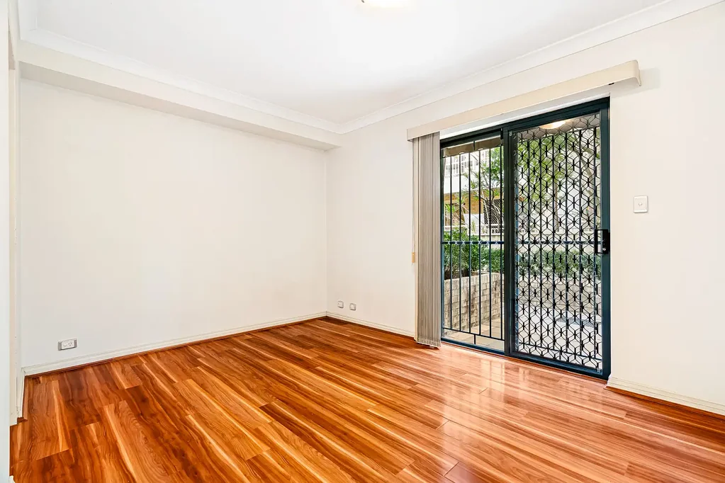 Private one Bedroom Courtyard Apartment with Parking