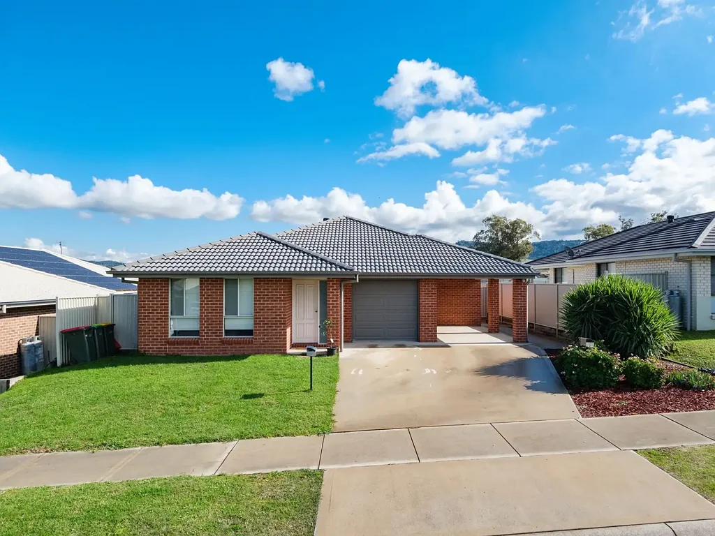6 Reginald Drive, Kootingal, NSW 2352