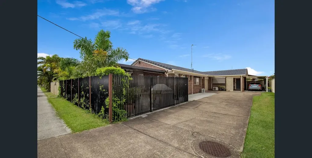 ENTERTAINERS PARADISE CLOSE TO THE BROADWATER