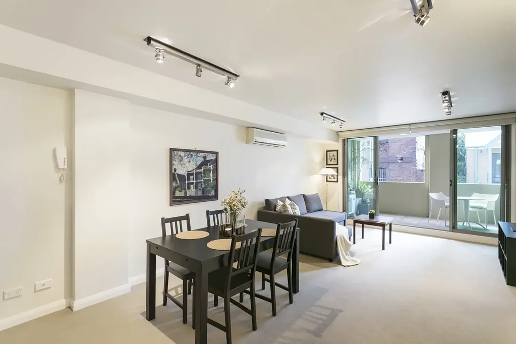 'Queen & Crown' warehouse apartment