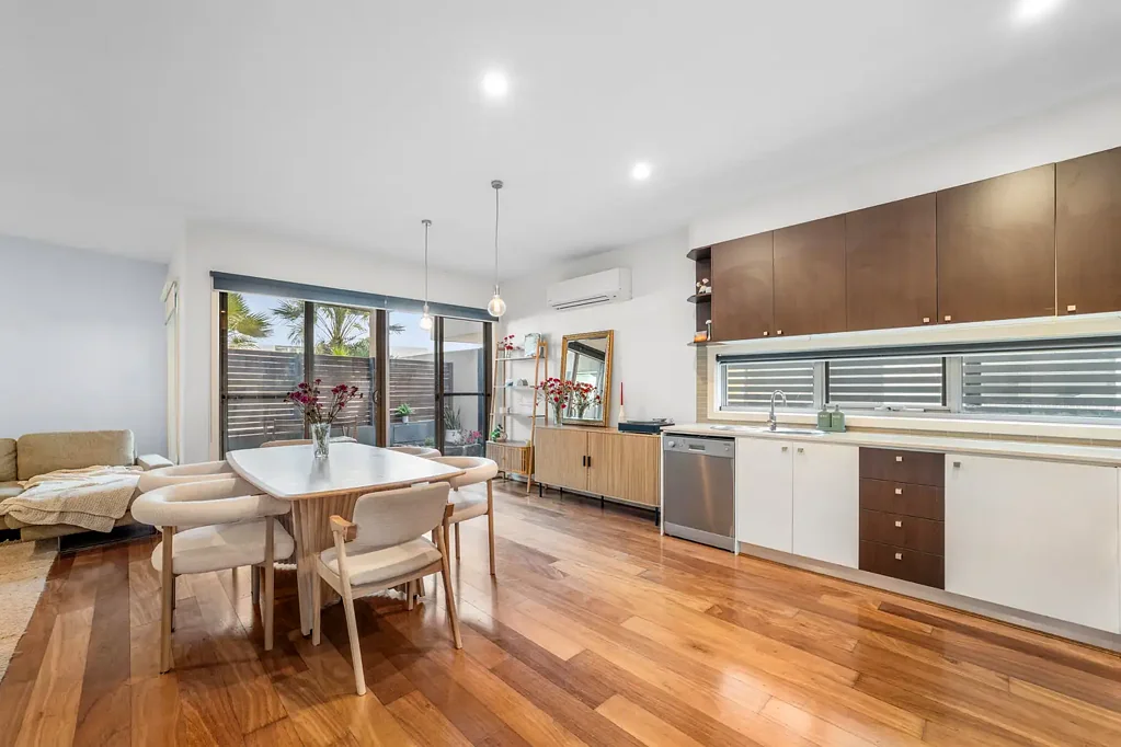 Chelsea 2બેડરૂમ Spacious Ground-Floor Bayside Living with a Private Courtyard