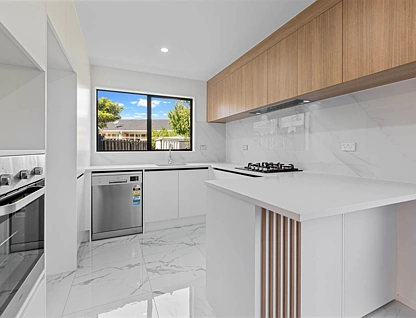 2/27 Buckingham Crescent, Papatoetoe, Manukau City, 3部屋, 2バスルーム, House