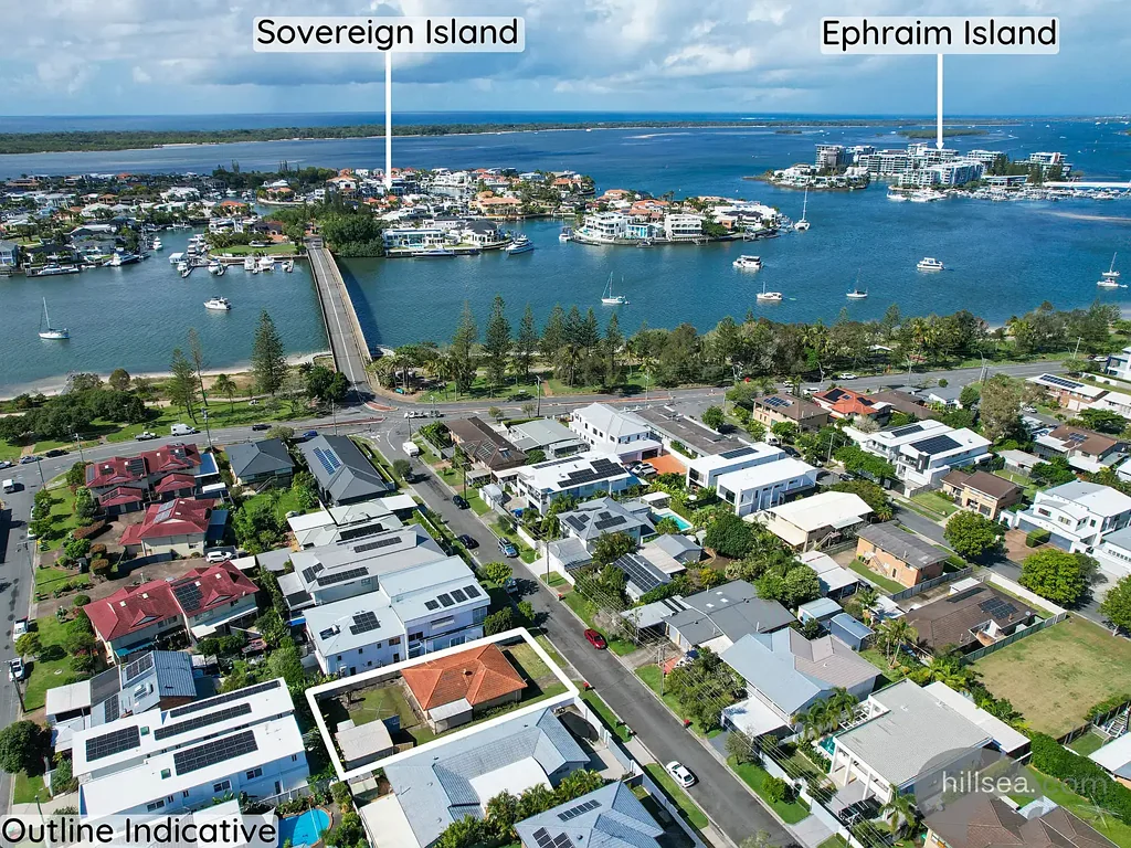 Paradise Point 3침실 ENDLESS POTENTIAL - PARADISE POINT MEDIUM-DENSITY OPPORTUNITY - RENOVATE OR REDEVELOP YOUR DREAM!