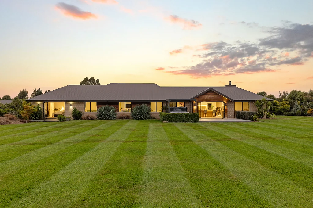 Darfield 4침실 Sun-soaked, private and ready for family living