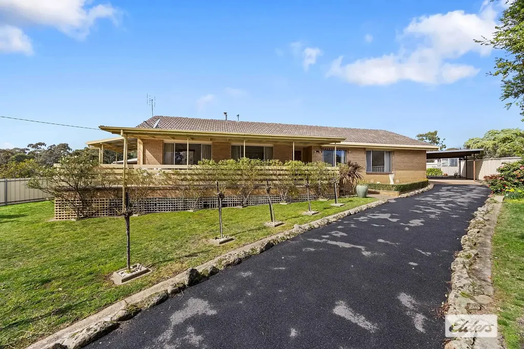 Ararat 4ਬੈੱਡਰੂਮ Spacious Family Home with Investment Potential in Sought-After West End