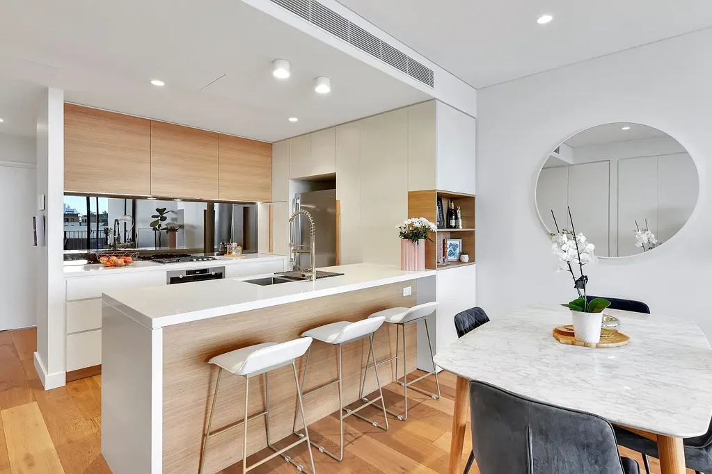 Alexandria 2 Bedroom Elevated, North facing 2 bedroom with city views