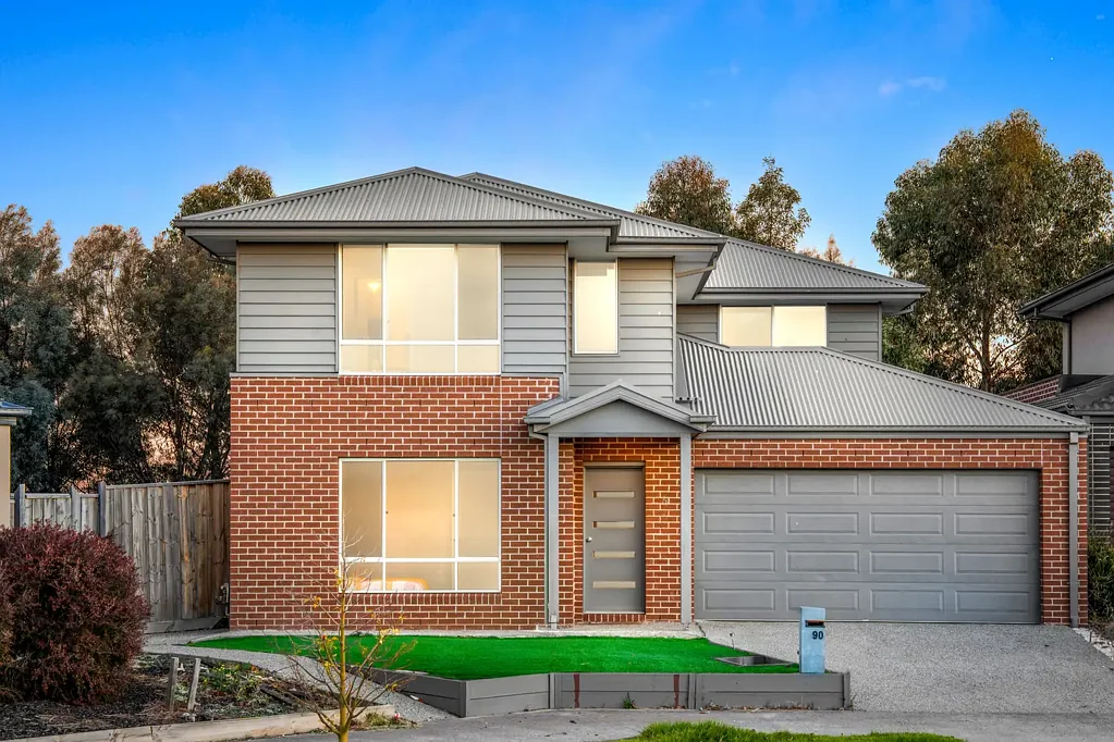 Point Cook 4chambre Premium Double-Storey with Guest Suite Downstairs !